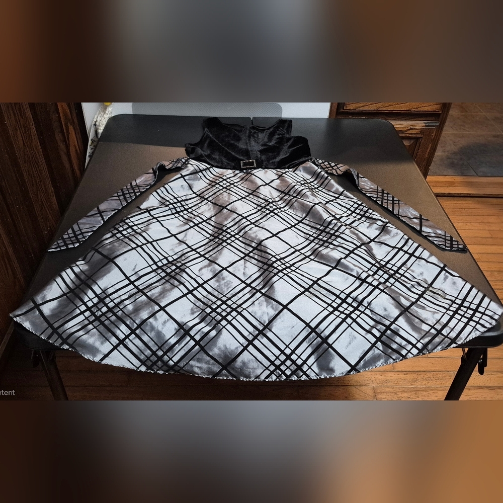 Girl's 13.75 inch PTP (size medium or 8) gray and black Christmas dress